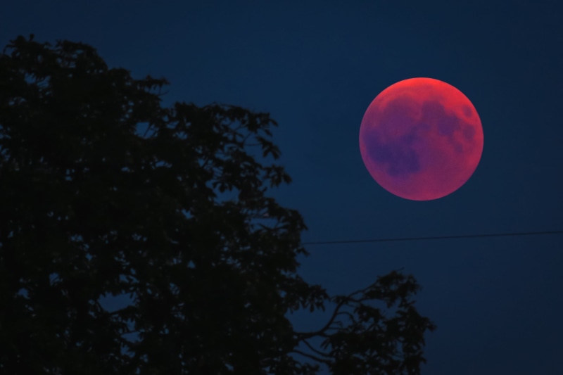 blood moon, geometric shape, silhouette, planetary moon, moonrise, astronomy, tranquility, night, beauty in nature, sky, full moon, lunar eclipse, 2K