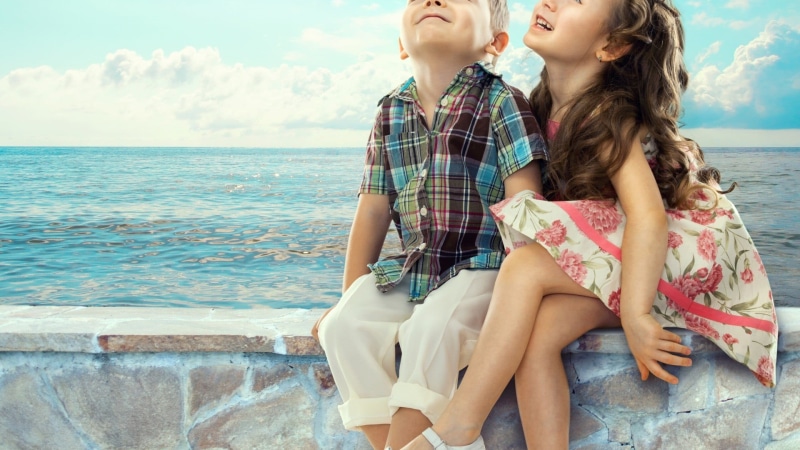 brown, water, horizon over water, day, seat, sky, little boy, sitting, two people, 1080P, concrete, little girl, bonding, girls, childhood, lifestyles
