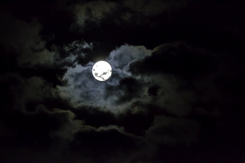 mood, full moon, outdoors, astronomy, photography, ominous, planetary moon, tranquility, moon, spooky, cloud - sky, bill, scenics - nature, black background