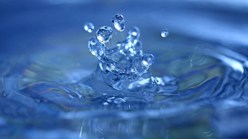 selective focus, high-speed photography, reflection, water drops, water, falling, abstract, ripple, full frame, bubble, raindrop, freshness, purity, waterfront