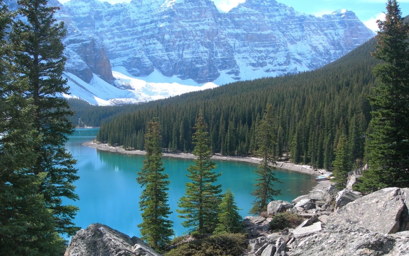 no people, tranquility, beauty in nature, nature, trees, tranquil scene, plant, mountain, remote, day, mountain range, non-urban scene, landscape, lake