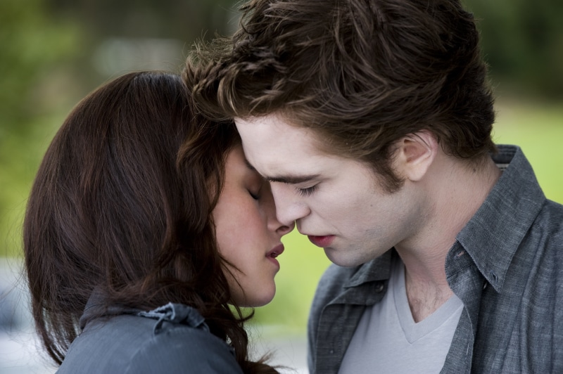 twilight, flirting, cute, Bella Swan, human Face, photo, wife, actress, Robert Pattinson, people, male Beauty, men, heterosexual Couple, depression - sadness