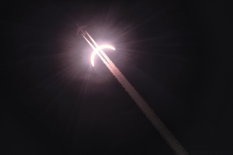 outdoors, floodlight, light, vapor trail, lens flare, glowing, illuminated, low angle view, luminosity, bright, eclipse, air vehicle, transportation, lighting equipment