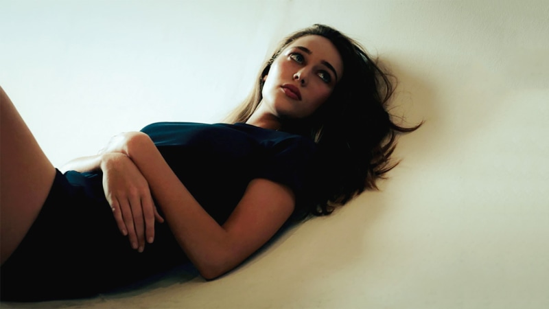 adult, young women, shirt, hairstyle, Alycia Debnam Carey, sitting, cap, black, s, one person, looking at camera, women, indoors, hair, crew, portrait