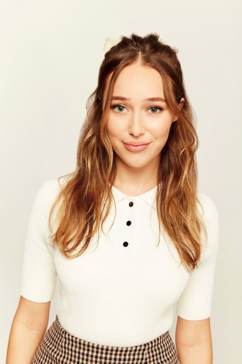 long hair, 1080P, actress, green eyes, simple background, Alycia Debnam Carey, women, Alycia Debnam-Carey