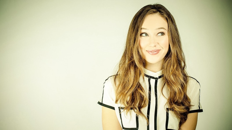 hair, looking at camera, Alycia Debnam Carey, emotion, top, wall - building feature, young adult, white, teenager, hairstyle, smiling, studio shot, beautiful woman