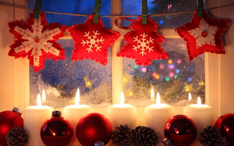 snow, red balls, Star, christmas, merry, decoration, pinecone, candles, window, spirit, 2K, Christmas spirit, Merry Christmas, New Year, snowflake