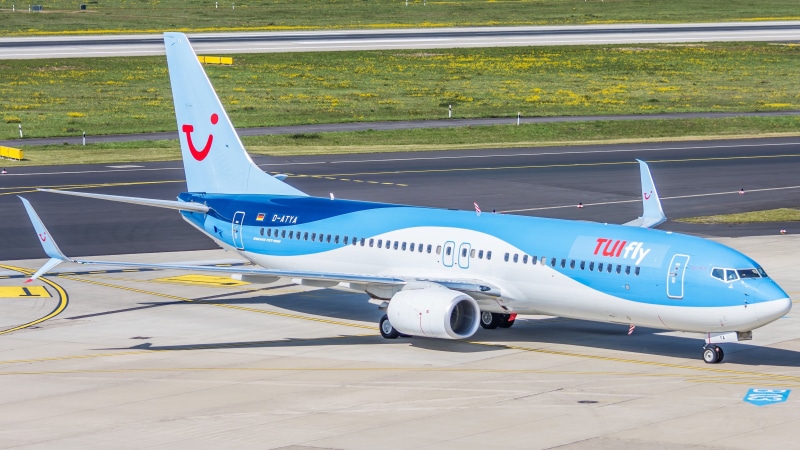 arrival, air traffic, mode of transportation, runway, thrust force, aircraft wing, airport, mode of transport, fly, transport, propeller plane, nozzles