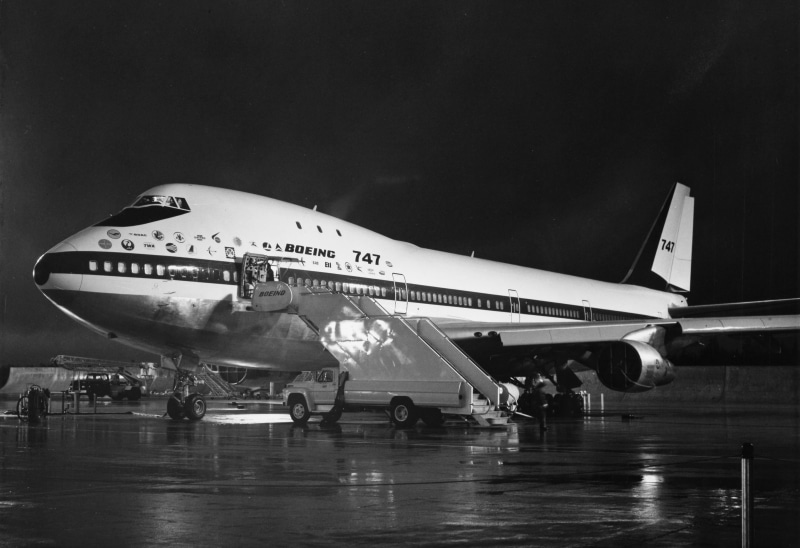arrival, outdoors, Airplane, airport, air vehicle, transportation, incidental people, plane, fly, 747, aviation, group of people, travel, real people, men