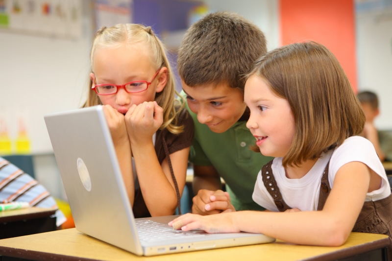 desk, communication, mother, education, wireless Technology, girls, elementary School, group Of People, studying, school Children, homework, indoors, teacher
