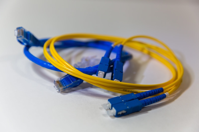 wire, ethernet, indoors, data, usb cable, no people, electrical equipment, studio shot, wireless technology, 5K, global communications, two objects, speed