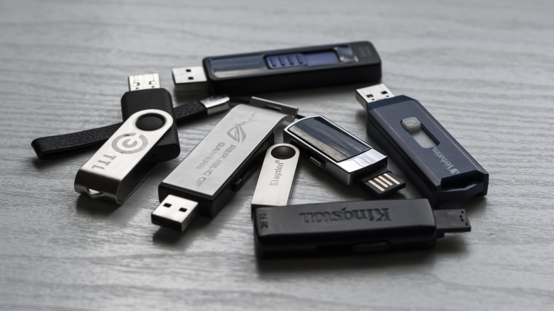 drives, removable, western script, selective focus, text, gray, handgun, connection, recording mode, 4K, media, communication, memory, large group of objects