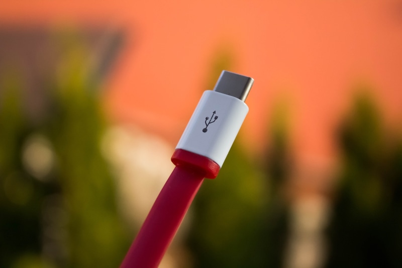 outdoors, sign, usb, cable, type, focus on foreground, close-up, text, day, human hand, blood, holding, type c, white, people, hope - concept, 4K, red
