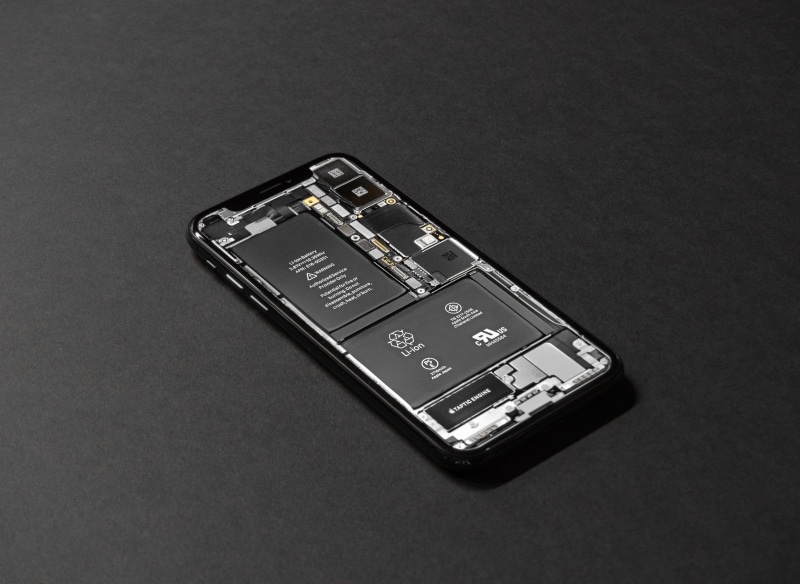 equipment, wireless technology, black color, smart phone, circuit, no people, black background, battery, high angle view, electronics, phone, studio shot