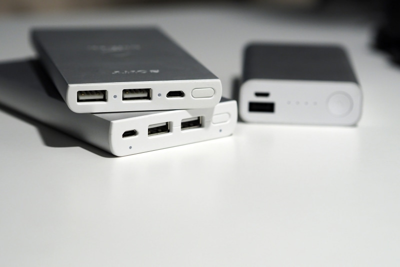 bank, battery, keypad, electricity, indoors, electrical equipment, battery backup, computer equipment, data, internet, Power Bank, accessories, white color