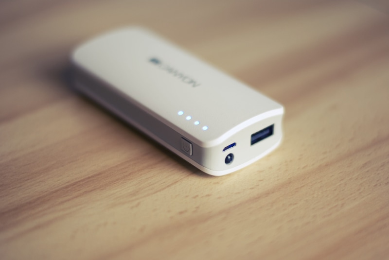 control, beige, still life, focus on foreground, single object, communication, table, close-up, bank, battery, technology, power bank, 4K, power, surface