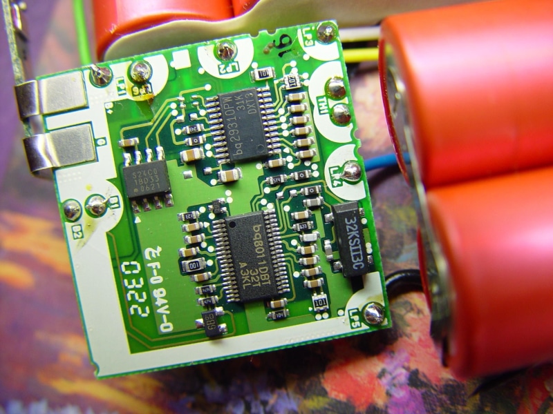 computer, circuit board, connection, high angle view, electronics industry, cpu, technology, still life, selective focus, complexity, indoors, electrical component