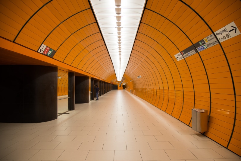 tiled floor, empty, 5K, white, diminishing perspective, the way forward, arch, architecture, room, handrail, spoke, direction, lighting, light, underground walkway