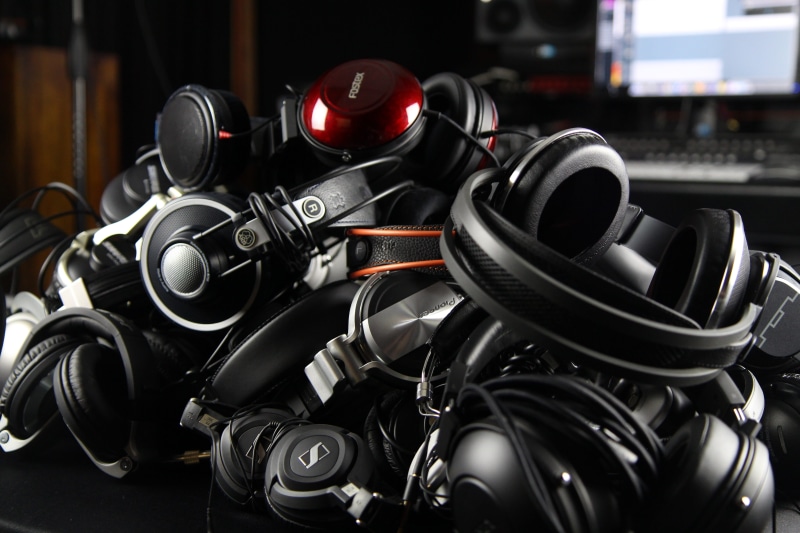 recording, black, corded, home video camera, studio, surface, no people, close-up, lot, machinery, industry, mode of transportation, sennheiser, sport
