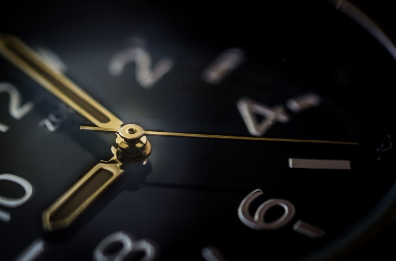 number, focus on foreground, analog, clock, equipment, metal, clock hand, technology, single object, gray, 2K, no people, accuracy, o, full frame, minute hand