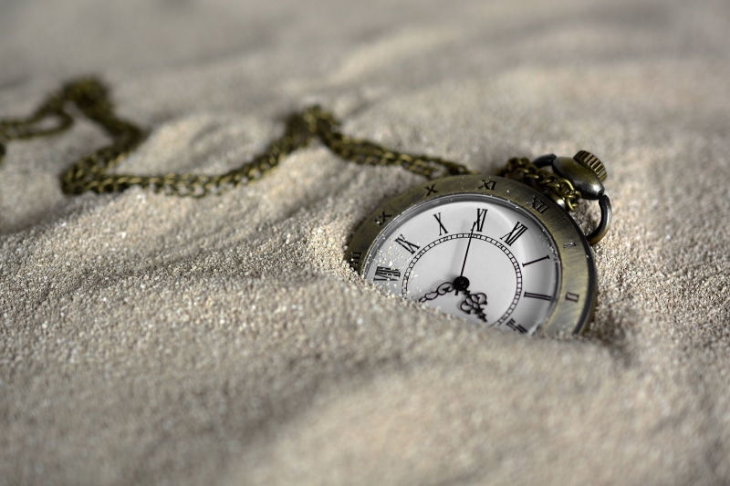 accuracy, minute hand, of, old, pocket watch, pocket, 5K, antique, close-up, time, white color, still life, selective focus, no people, indoors, roman numeral