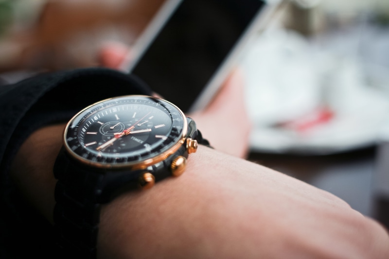indoors, wrist, selective focus, guy, human joint, close-up, watch, equipment, direction, people, clock, clock face, human Hand, hand, time, watching, holding