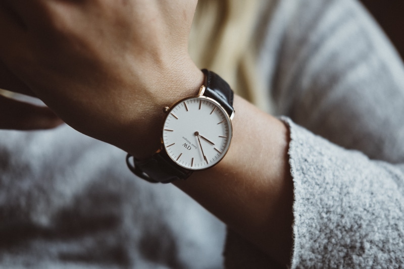human arm, analog watch, clock Face, minute Hand, instrument of time, adult, watch, people, one Person, close-up, human body part, analog, hand, fashion