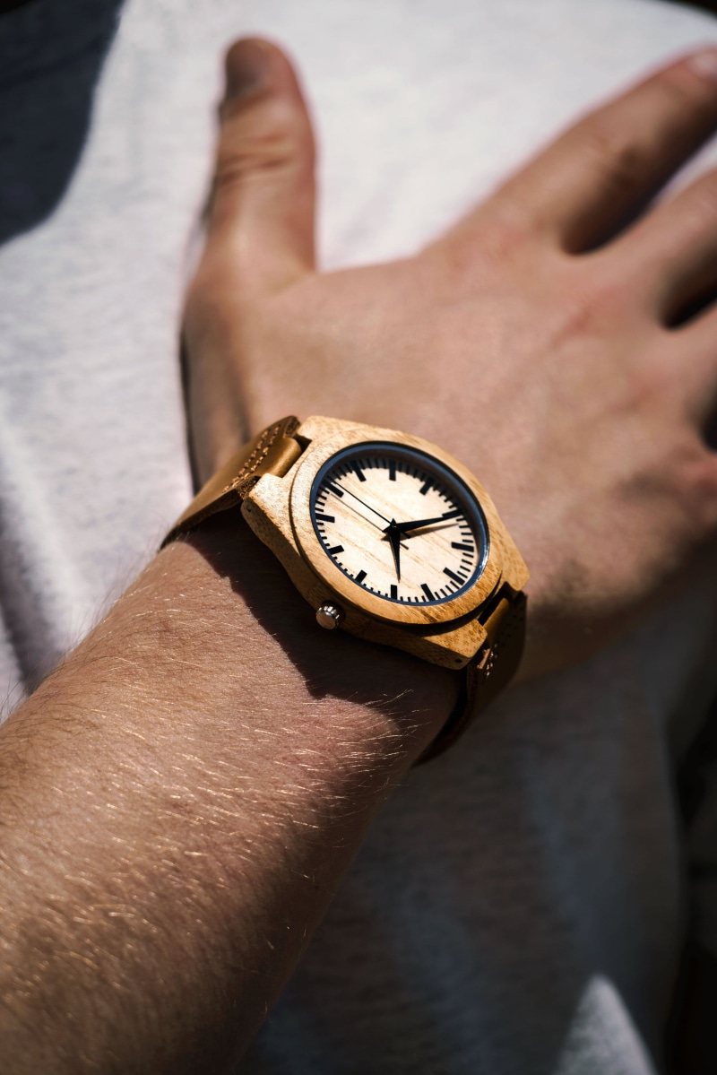 day, real people, wristwatch, Calendar, clock face, men, body part, wrist, adult, human hand, Wood, wooden, 4K, photo, close-up, Clock, personal perspective