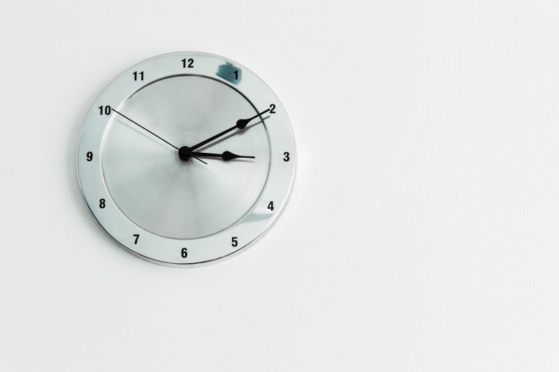 round, clock face, cut out, displaying, clock hand, timepiece, hand, simple, analog, studio shot, geometric shape, shape, indoors, indoor, wall, minute