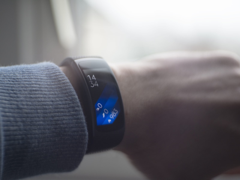 wearable computer, wear, close-up, watch, time, lifestyles, one person, leisure activity, 4K, samsung, sport, gear fit 2, checking the time, human body part