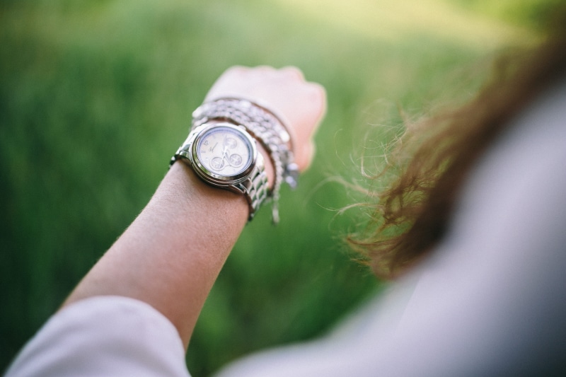 human Hand, female, checking the time, hand, holding, s, girl, human limb, watch, fashion, real people, Silver, woman, gil, jewellery, close-up, clock