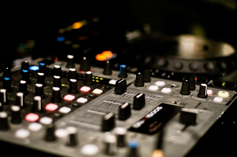 dj, sound, sound recording equipment, nightclub, 1080P, nightlife, no people, stereo, deejay, control panel, technology, record, push Button, mix, volume