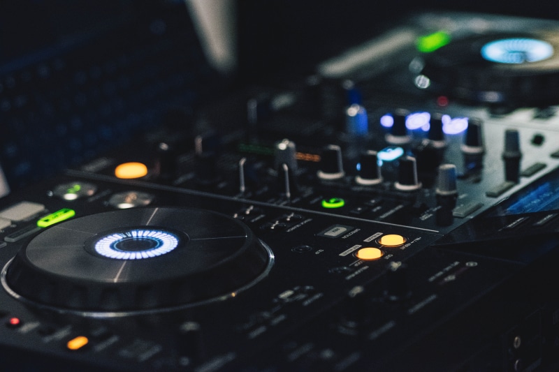 focus on foreground, 5K, mixer, electrical equipment, instrument, switches, studio, nightlife, shallow, electronics, music, console, DJ Mixer, photography