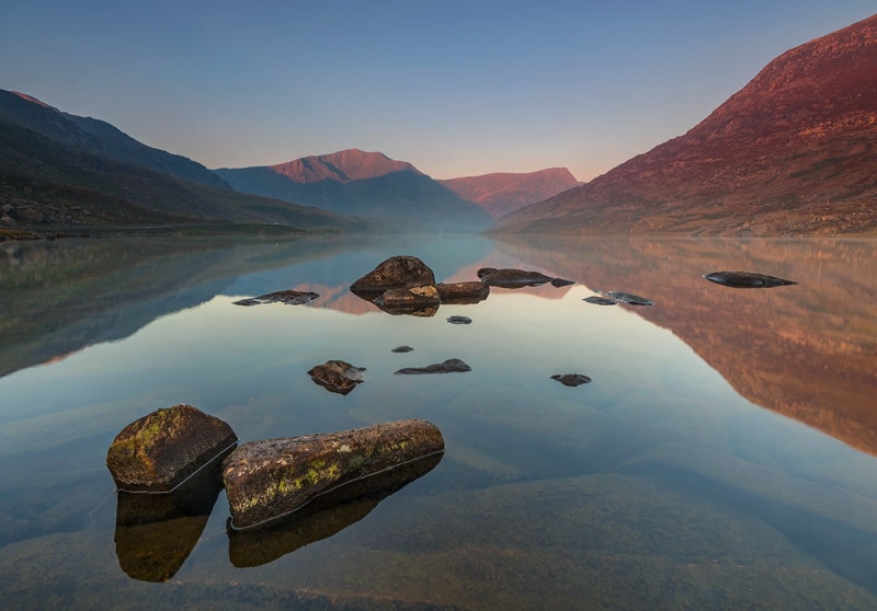 body of water, Eryri, light, nature, sunset, photography, landscape, Llyn Ogwen, snowdonia, surrounded, snowdonia national park, rocks, body, ogwen, sunrise