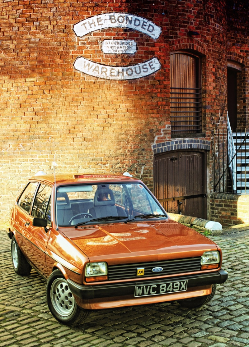 rusty, rear-View Mirror, drive, ford, design, low Profile Tires, taxi, fiesta, retro, white, transport, urban Scene, near, retro-styled, dudley, transportation