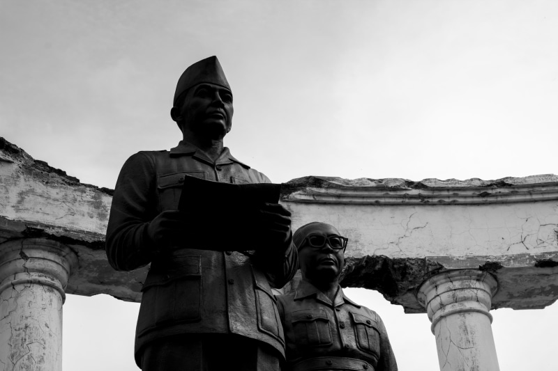 heroes, monument, old, built structure, statue, nationality, soekarno, low angle view, creativity, the past, art and craft, tugu pahlawan, sky, ruined