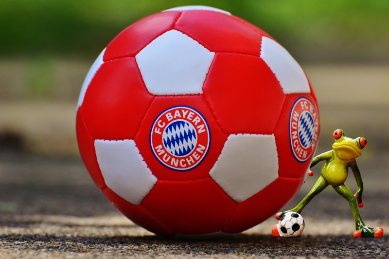 focus on foreground, soccer, outdoors, munchen, team sport, stadium, fc, figurine, human representation, small, male likeness, sports equipment, bayern munich