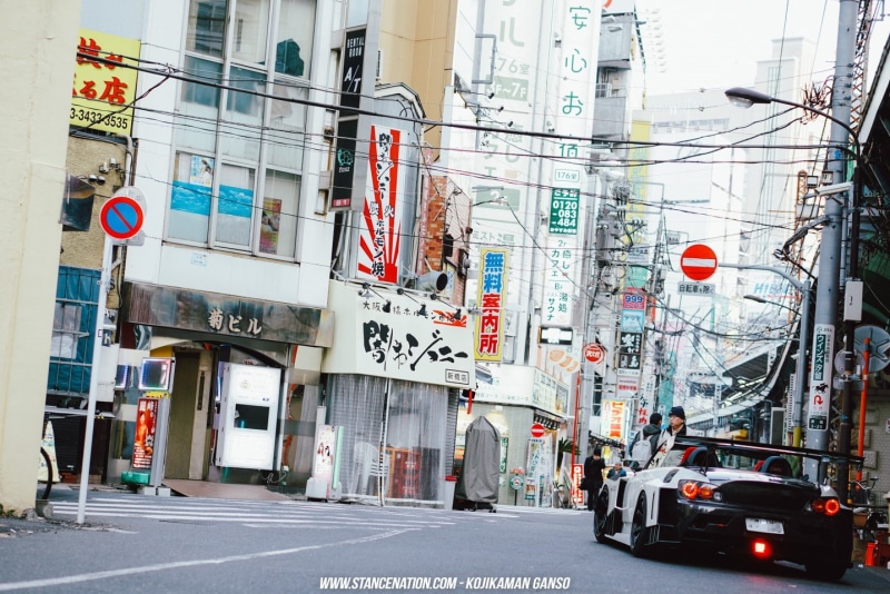 720P, s, built structure, Japan, city, building exterior, motor vehicle, communication, s2000, guidance, city life, land vehicle, symbol, incidental people