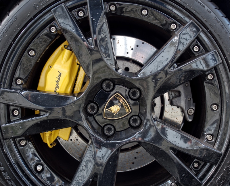 round, rim, tyre, metal, lambo, transportation, machinery, hub, marque, close-up, traction, car, 4K, indoors, fast, automobile, badge, wheel, no people