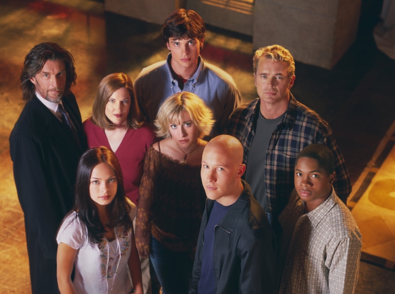 Smallville, John Schneider, casual clothing, cast, Lana Lang, adolescence, Martha Kent, group, females, males, Allison Mack, Annette Otoole, togetherness