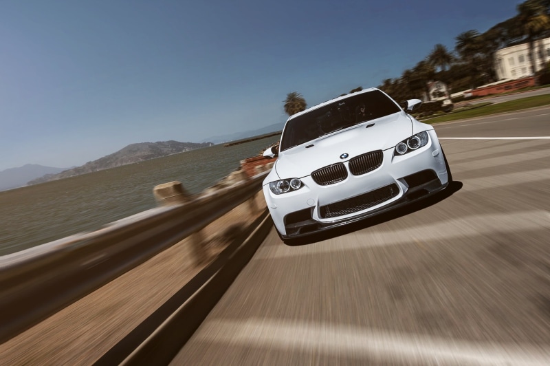 speed, mode of transportation, white, black, die, road, car, travel, BMW, sky, model, no people, clear sky, 1080P, outdoors, blurred motion, transportation