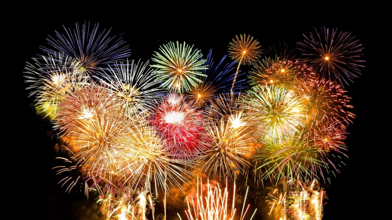 exploding, holiday, bright, sparks, freedom, star, night, illuminated, black, july, burst, fireworks, new, dark, glowing, explosive, celebrate, firework display