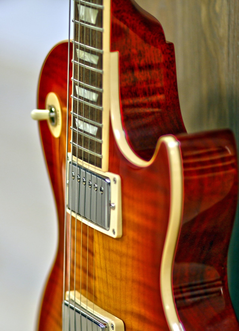 strings, musical instrument string, guitar, music, arts culture and entertainment, fretboard, instrument, gibson, indoors, brown, close-up, hdr, sunburst