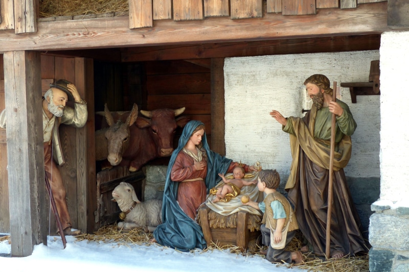 wood sculptor, mammal, artwork, people, joseph, adult, jesus, jesus Christ, domestic animals, nativity, architecture, male likeness, uttendorf, volgger