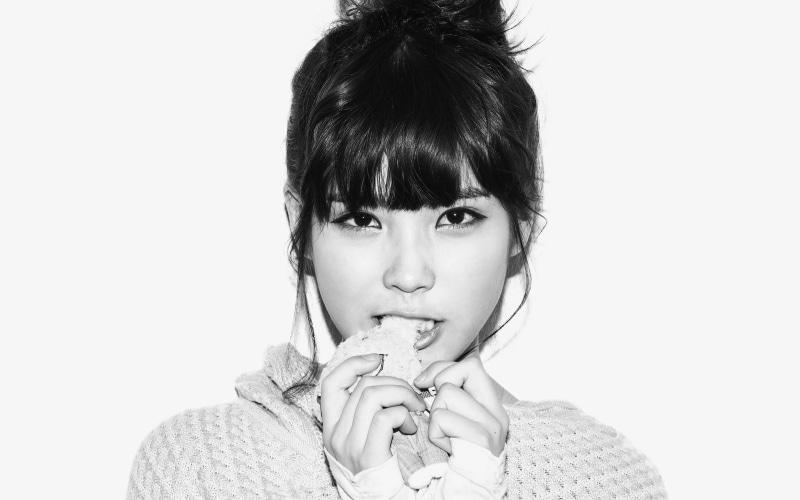 white, iu, women, singer, lifestyles, headshot, hairstyle, cute, studio shot, holding, portrait, girl, bangs, casual clothing, copy space, beautiful woman