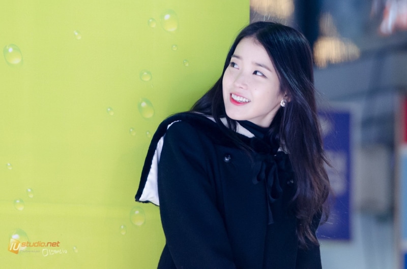 front view, portrait, one person, leisure activity, IU, innocence, real people, lifestyles, Singers, casual clothing, black hair, smiling, waist up, standing
