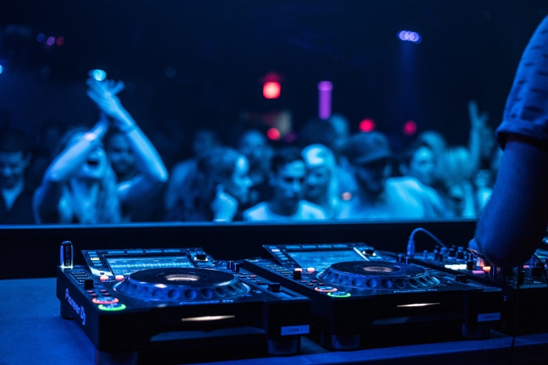 equipment, party - social event, Band, occupation, dark, 1080P, adult, Crowd, nightlife, club dj, Music, stage - performance space, Entertainment, musician