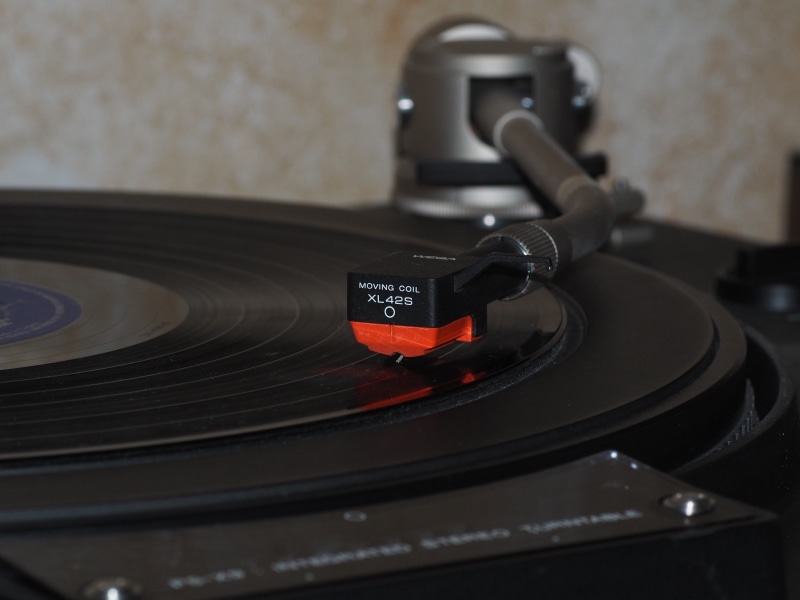 hub, musical instrument, entertainment, audio Equipment, black color, plate, music playback, nightlife, audio, record player needle, stereo, digital camera