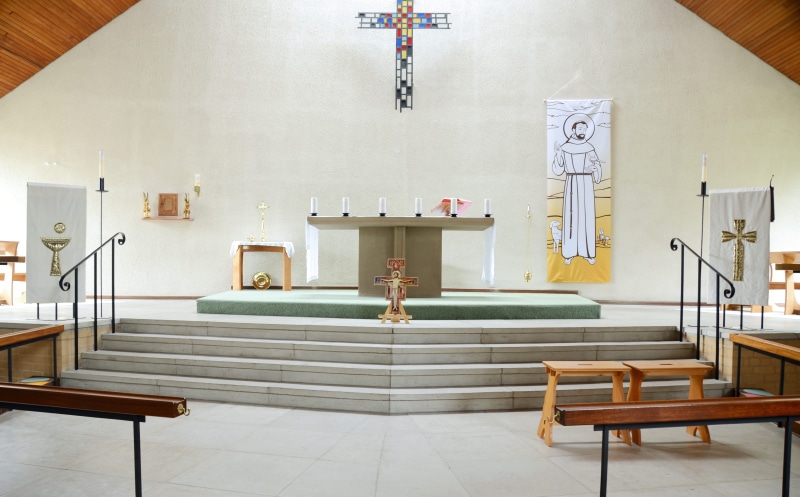 building, no people, domestic room, seat, home interior, alter, modern, 4K, home showcase interior, white, table, furniture, aisle, church, derby, absence