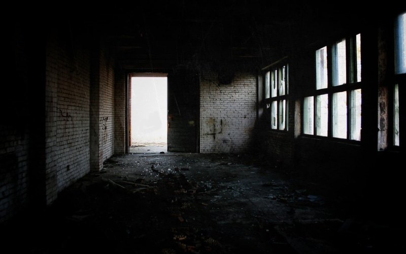 bad condition, messy, obsolete, architecture, ceiling, mirror, brick, decline, urban decay, old, day, architectural column, cabinet, black, empty, wall